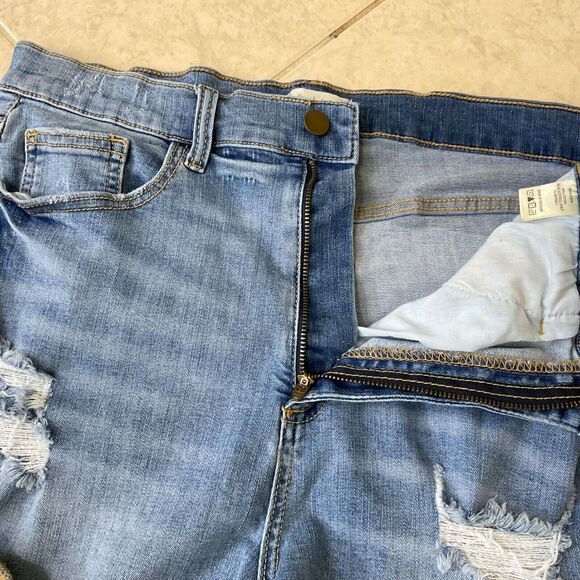 Altar’d State Distressed Denim Jean Shorts Womens size 31 Cuffed Raw Hem Stretch - Picture 9 of 13